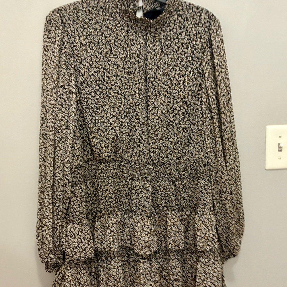 Chic Black and White Floral Midi Dress - Picture 2 of 9